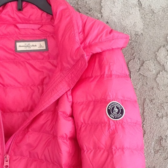 A pink puffy jacket from Abercrombie and Fitch - Picture 2 of 7